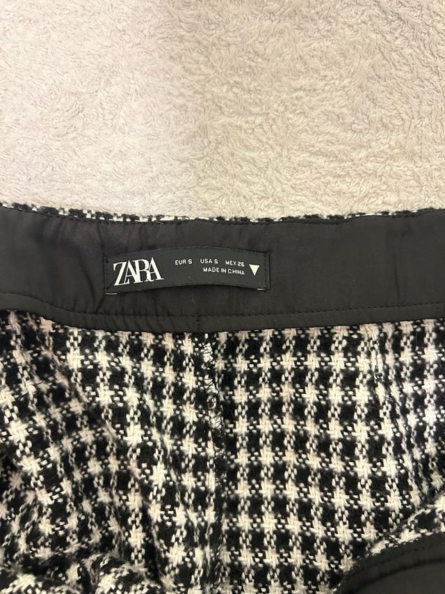 Pantalón corto cuadros Zara