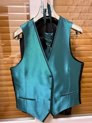 Traje de novio negro y azul