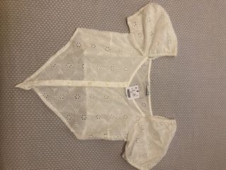 Blusa blanca con nudo y botones