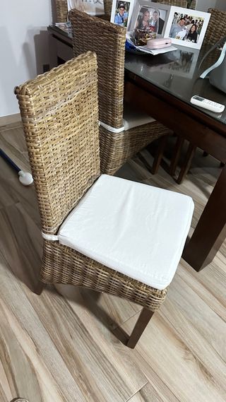 4 Sillas y 2 Sillones Mimbre con Cojín