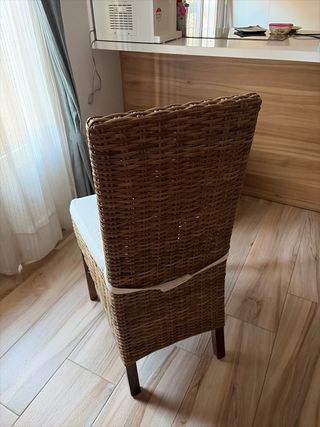 4 Sillas y 2 Sillones Mimbre con Cojín