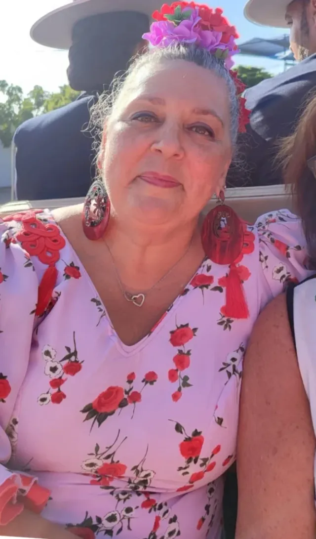 Vestido Flamenca con Flores Rojas y morado