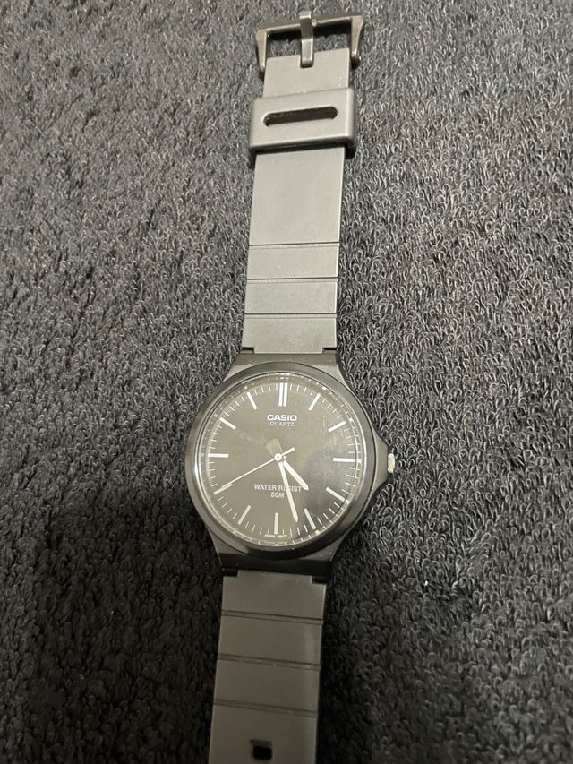 Reloj Casio Quartz Negro