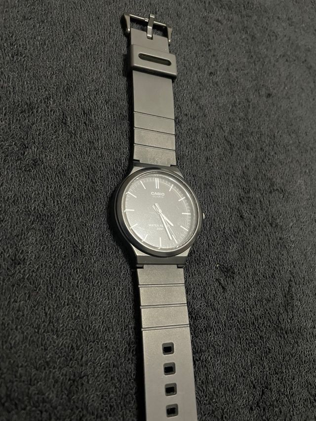 Reloj Casio Quartz Negro