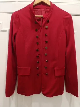 Chaqueta roja militar