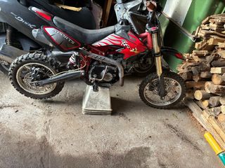 Pitbike roja y negra