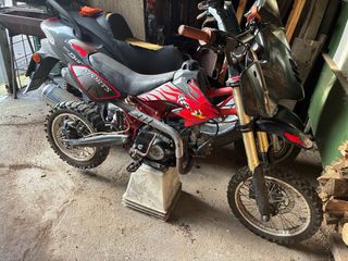 Pitbike roja y negra