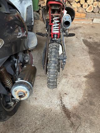 Pitbike roja y negra