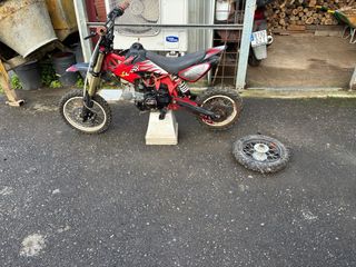 Pitbike roja y negra