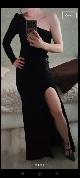 Vestido de fiesta negro con abertura