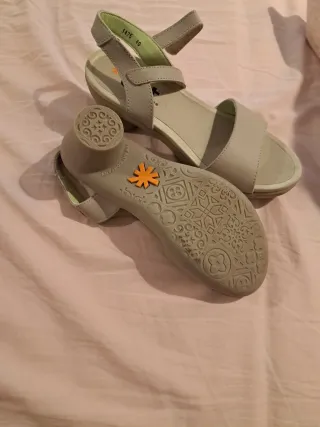 Sandalias de piel beige talla 40