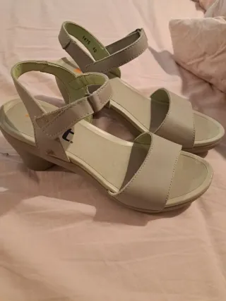 Sandalias de piel beige talla 40