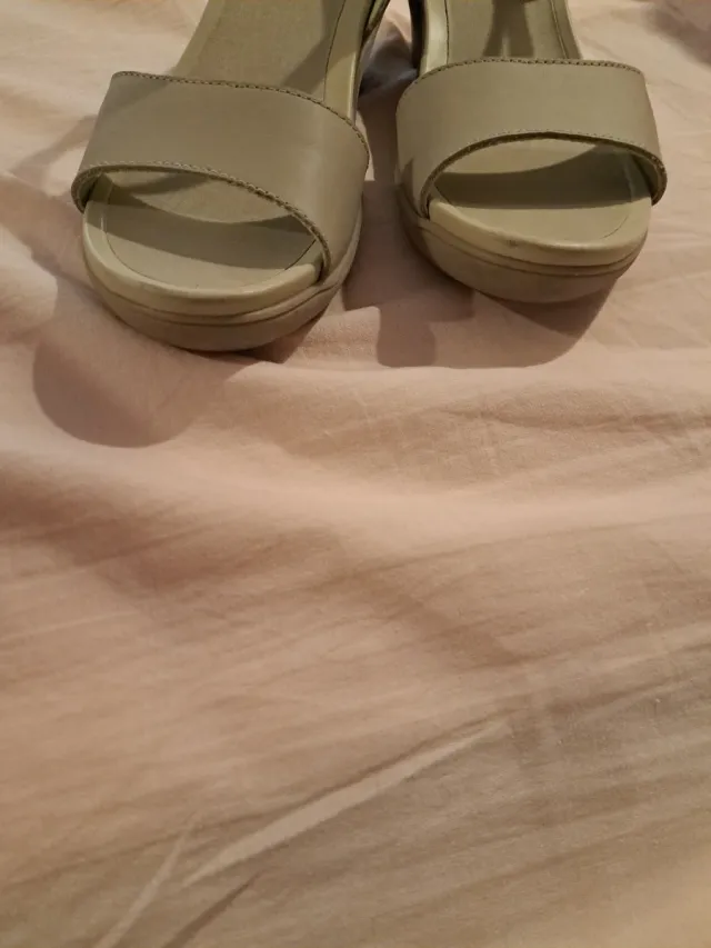 Sandalias de piel beige talla 40