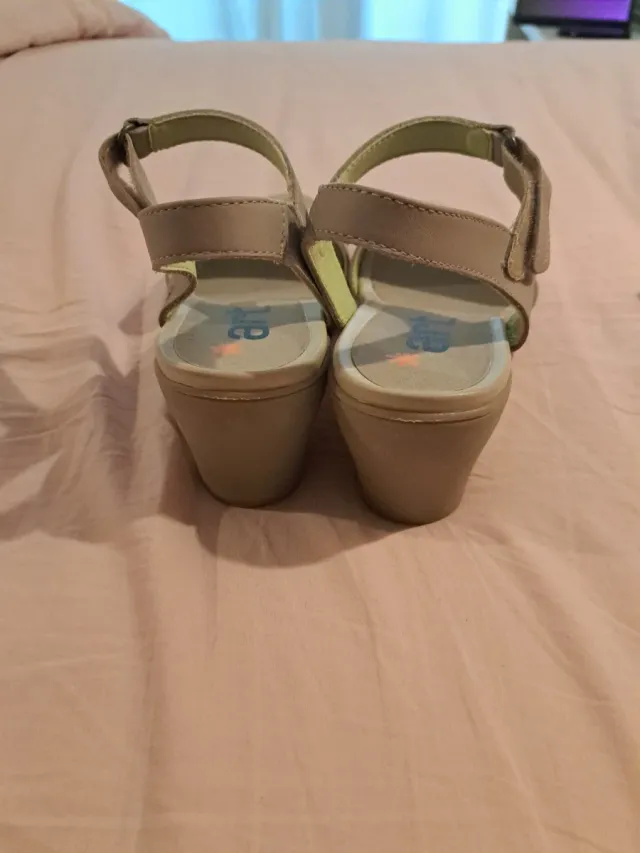 Sandalias de piel beige talla 40