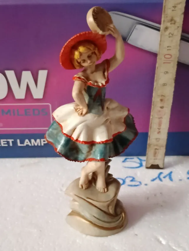 Statue Fontanini Bambina con cestino