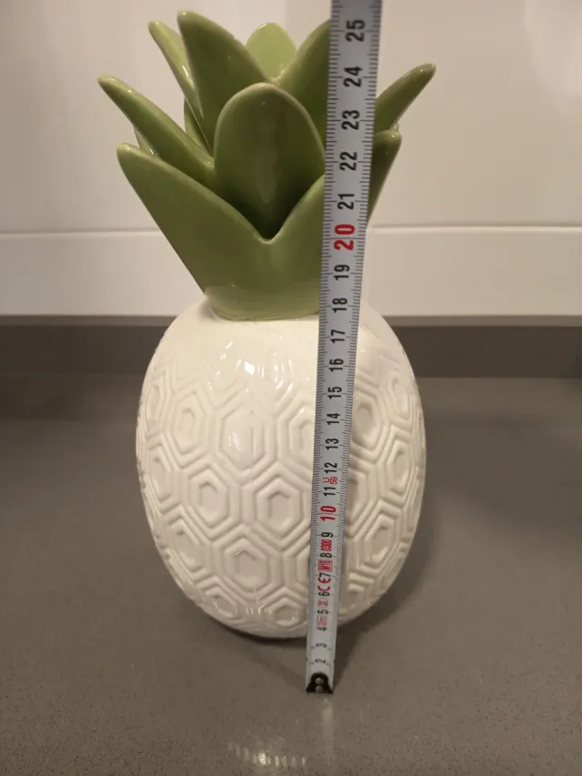 Piña decorativa cerámica blanca y verde