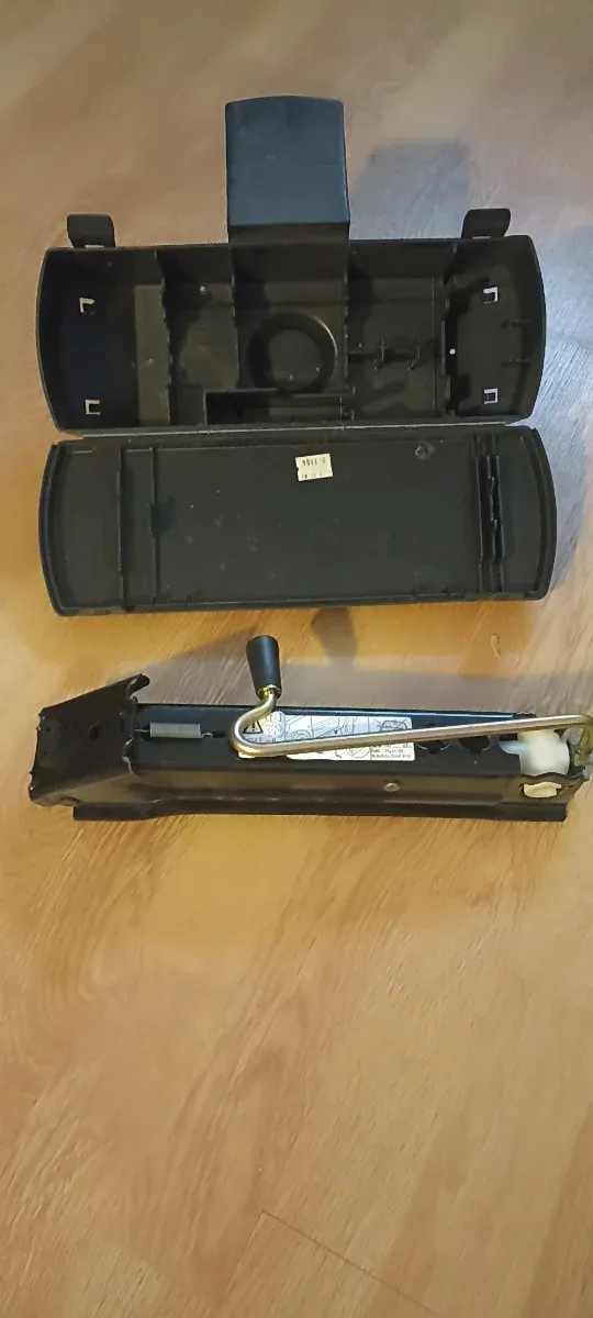 Gato meccanico per auto in scatola