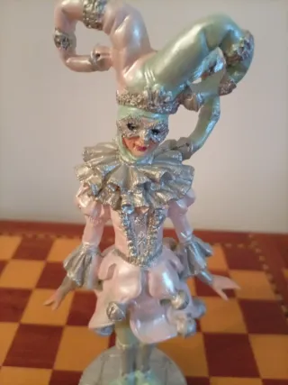 Hervit statuina giullare di Venezia