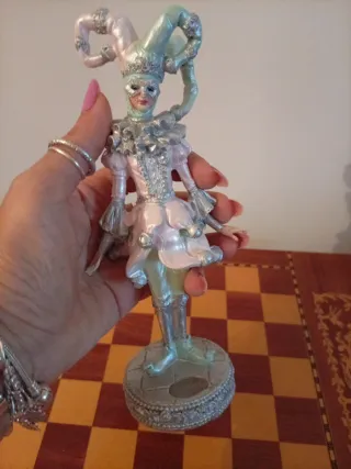 Hervit statuina giullare di Venezia