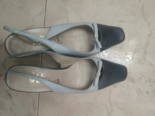 Zapatos de salón azul de piel