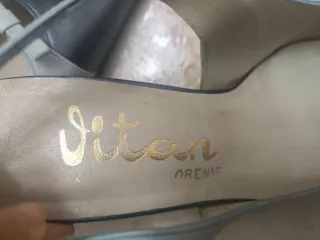 Zapatos de salón azul de piel