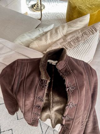 Chaqueta Zara efecto ante con detalles