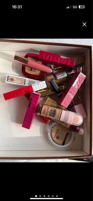 Box Trucchi Maybelline 40€