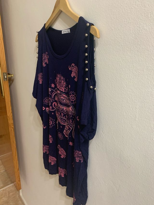 Camiseta azul con estampado de elefantes