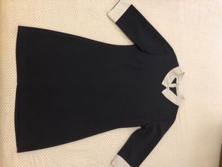 Vestido azul marino con cuello y puños de camisa