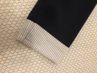 Vestido azul marino con cuello y puños de camisa