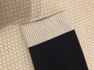 Vestido azul marino con cuello y puños de camisa