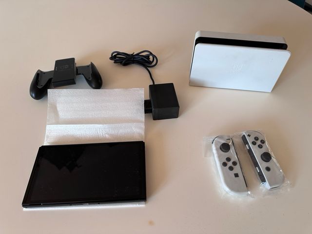 Nintendo Switch OLED Blanca y Negra