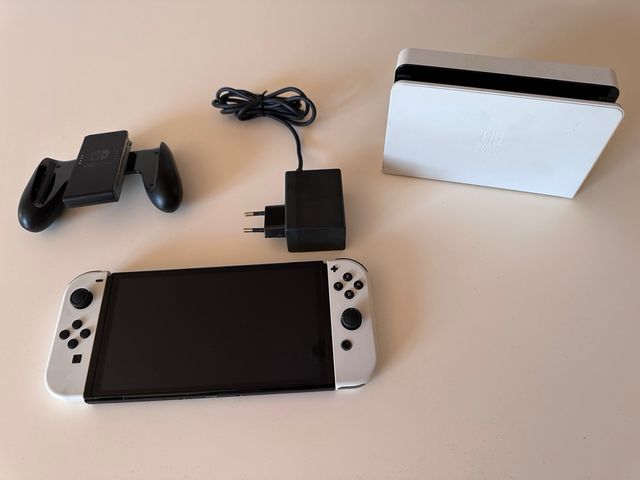 Nintendo Switch OLED Blanca y Negra