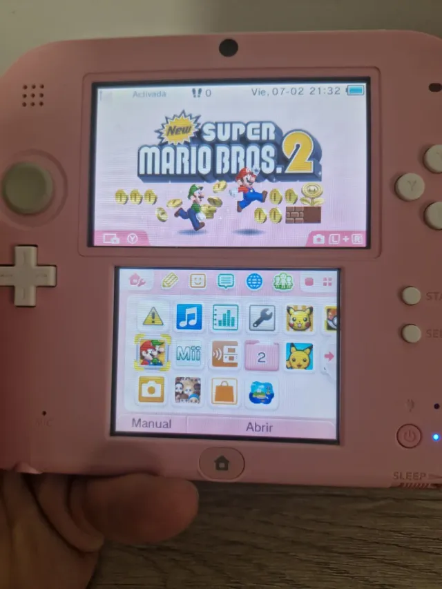 Nintendo 2DS Rosa + Cargador + Juego