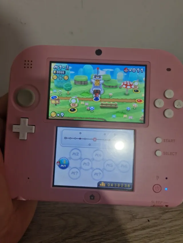 Nintendo 2DS Rosa + Cargador + Juego