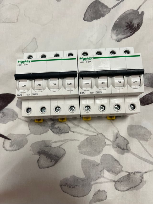 Pack 2 Automáticos Schneider 20A 4P