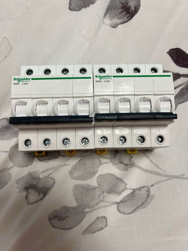 Pack 2 Automáticos Schneider 20A 4P