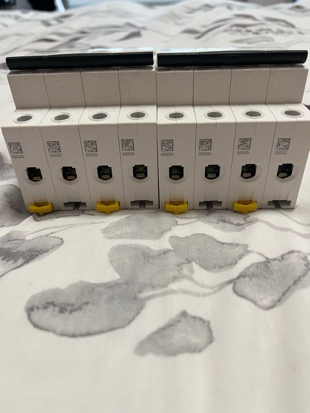 Pack 2 Automáticos Schneider 20A 4P