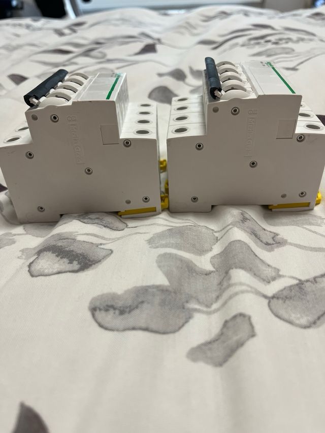 Pack 2 Automáticos Schneider 20A 4P