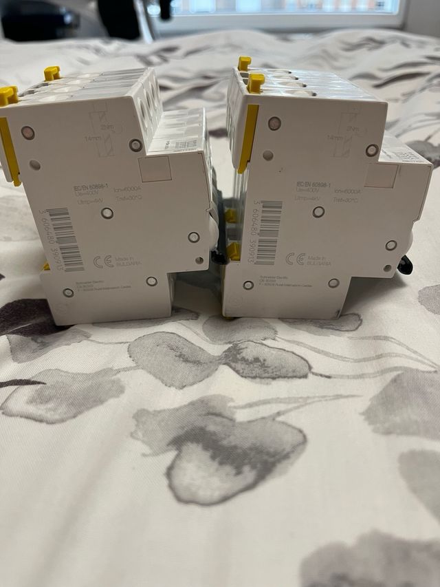 Pack 2 Automáticos Schneider 20A 4P