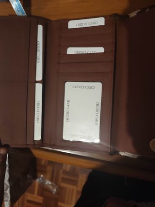 Billetera de piel con estampado de vaca