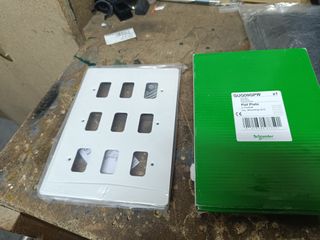 Placa frontal Schneider 9 bandas