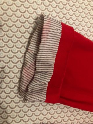 Americana roja con hombreras