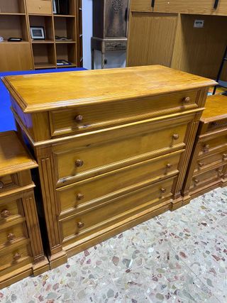 Comoda +2 mesitas en perfecto estado