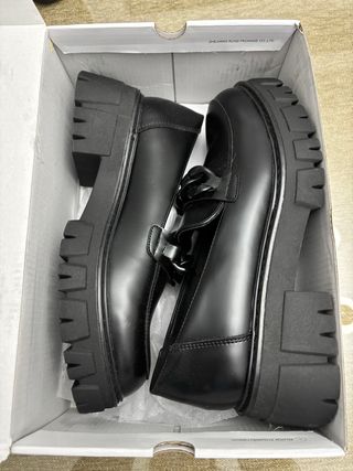 Zapatos negros nuevos sin usar