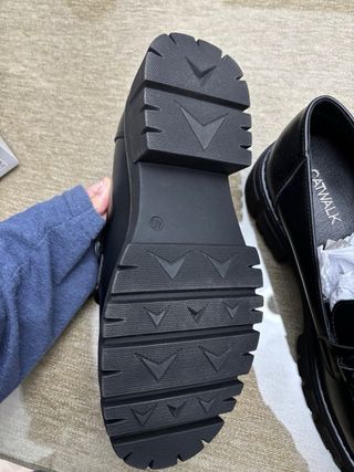 Zapatos negros nuevos sin usar