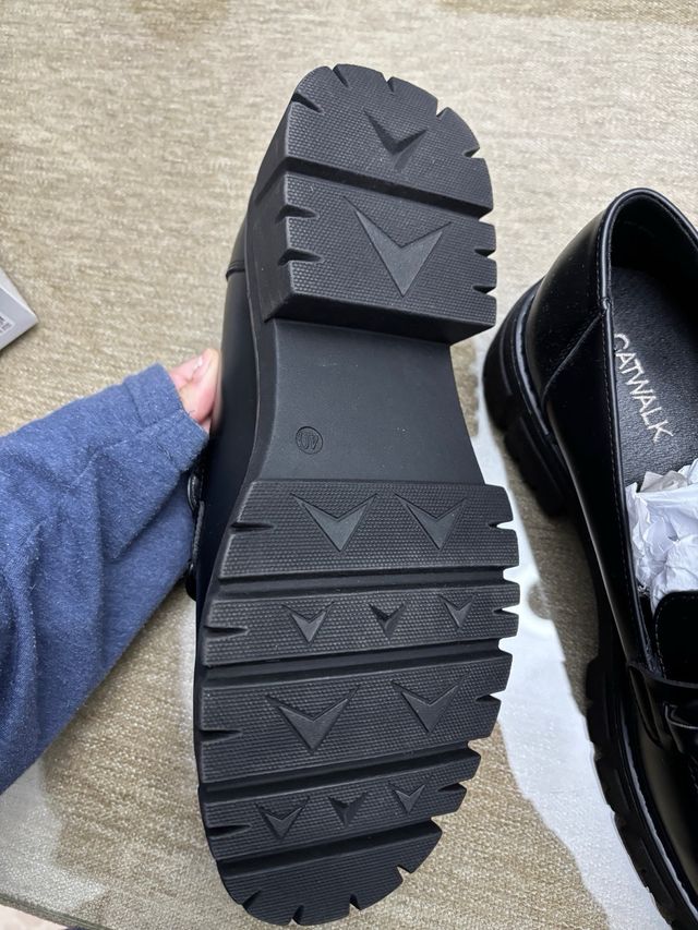 Zapatos negros nuevos sin usar