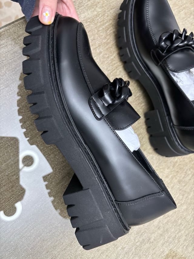 Zapatos negros nuevos sin usar