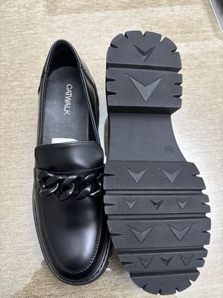 Zapatos negros nuevos sin usar