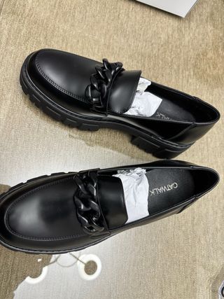 Zapatos negros nuevos sin usar